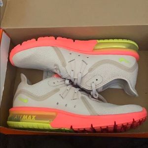 Nike Womens Air Max Sequent 3 size 9.5